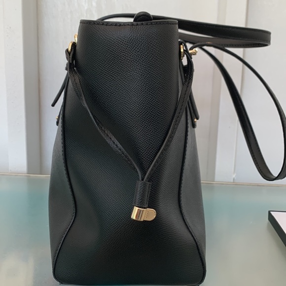 Michael Kors Bag Large Voyager Tri-Compartment Leather Tote Bag - Picture 6 of 17